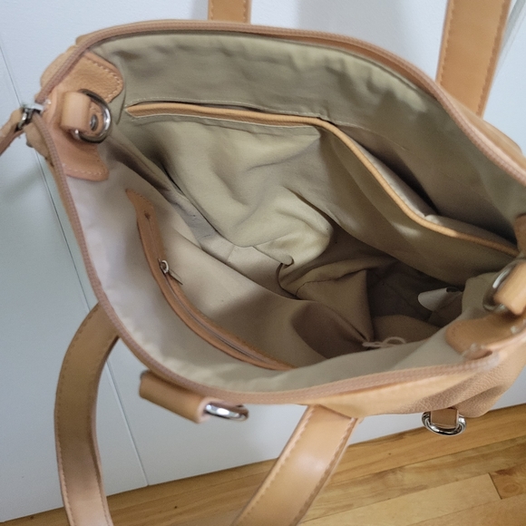 Vegan designer purse. Cool tan caramel colour. In excellent condition! - Picture 5 of 6